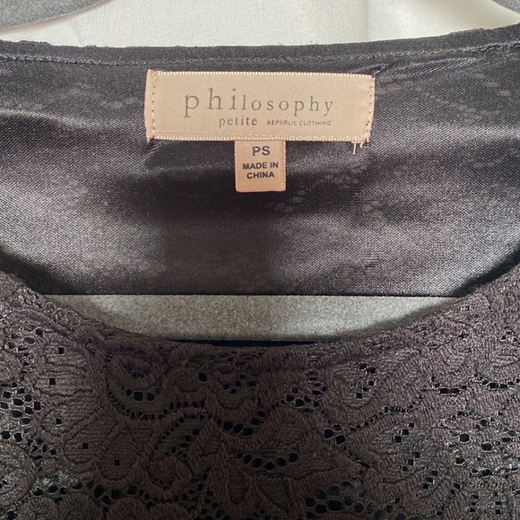Philosophy Lace Tee in Green (Petite) - Picture 4 of 5